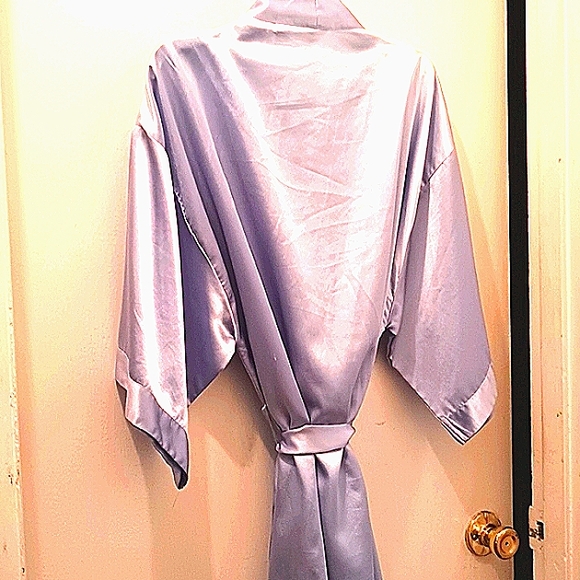 Robe - Picture 4 of 4